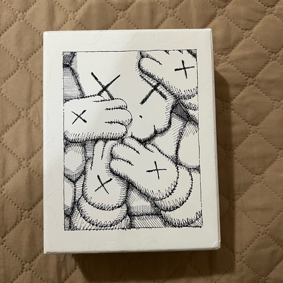 2019 Kaws URGE ceremic plates set of 4 ! From Brooklyn museum What a Party - Picture 1 of 7